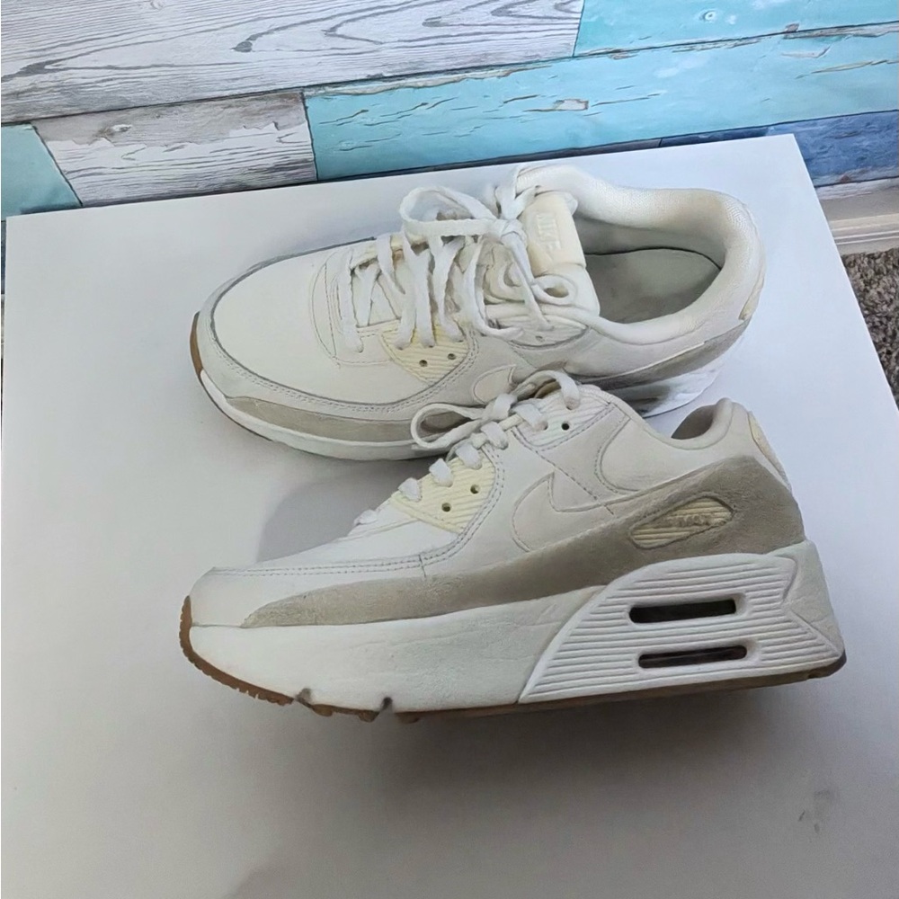 Nike Women's Sneakers - White and Cream